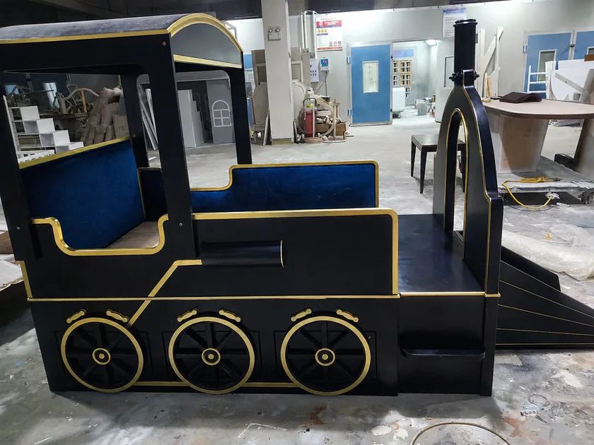 Train themed furniture · Workshop photo 1
